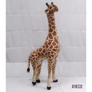 JIRAFA PELUCHE GIGANTE / MEDIDAS: 140 CMS. ALTO / ARRIENDO: $20.000 / GARANTÍA: $90.000