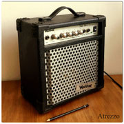 AMPLIFICADOR MEDIANO NEGRO / REF: DEC- 053/ Medidas: 30 x 30 x 15 cms. / 1 unidad / Arriendo: $ 12.000 / Garantía: $40.000