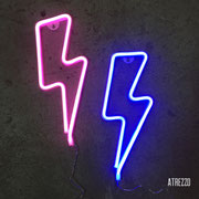 Lámpara Led neon Rayo (colgante) Rosa y Azul / Medidas: 34 cms / Arriendo:$5.000 c/u / Garantía: $25.000 c/u
