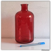 BOTELLA  GRANDE VIDRIO ROJA/ MEDIDAS: 25 CMS ALTO / Arriendo $ 3.000  / Garantía $ 10.000 
