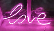 Luz deco neón LOVE / Medidas: 71 x 33 cms. / Arriendo: $8.000 / Garantía: $45.000