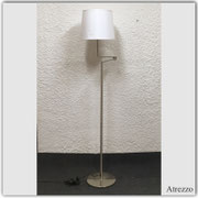 LAMPARA DE PIE PANTALLA BLANCA / REF: LAMP-049 / Medidas: 1,60 ALTO  / 1 Unidad / Arriendo: $ 20.000  / Garantía: $ 55.000