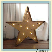 ESTRELLA DECORATIVA CON LUCES GRANDE  / REF: DEC-023 / 1 UNIDAD/ Medidas: 51 x 51 cms. / Arriendo $15 .000  / Garantía $ 60.000 