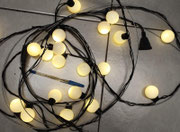 Guirnaldas Luces Bola (Cálidas) / 15 Unidades / Medidas: 3 mts largo - 12 luces c/u / Arriendo: $12.000 c/u / Garantía: $20.000 c/u