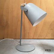 LAMPARA SOBREMESA GRIS PIEDRA /35 CMS ALTO/ ARRIENDO: $9.000 / GARANTÍA: $30.000