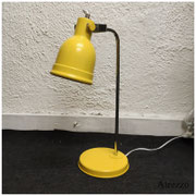 LAMPARA DE MESA METAL AMARILLO / REF: LAMP-0 / Medidas: 50 CMS ALTO  / 1 Unidad / Arriendo: $10.000  / Garantía: $ 35.000