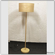 LAMPARA DE PIE TIPO MADERA ENCHAPE / REF: LAMP-048 / Medidas: 1,50 ALTO  / 1 Unidad / Arriendo: $ 22.000  / Garantía: $ 60.000