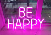 Luz deco neón Be Happy / Medidas: 25 cms. / Arriendo: $10.000 / Garantía: $30.000