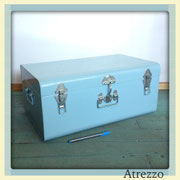 BAUL METALICO CELESTE GRANDE / MEDIDAS: 52 X 32 X 23 CMS.  / Arriendo $ 15.000  / Garantía $ 40.000