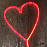Lámpara Led neon Corazon Rojo (25 cms. colgante) / Arriendo:$5.000 / Garantía: $24.000