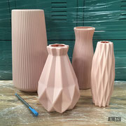 Jarrones Color Resina / Alto: 30 cms. Medianos: 21 cms. / Arriendo: $4.000 y $2.500  / Garantía: $10.000 y $15.000 c/u