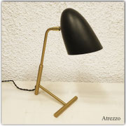 LAMPARA DE MESA NEGRA PATA DORADA / REF: LAMP-051 / Medidas: 35 CMS ALTO  / 1 Unidad / Arriendo: $7.000  / Garantía: $ 25.000