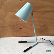 LAMPARA SOBREMESA CELESTE /40 CMS ALTO/ ARRIENDO: $9.000 / GARANTÍA: $30.000