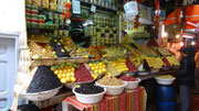 Etal de citrons confits et d'olives