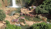 Bassins et radeaux au pied de la grande chute
