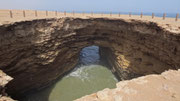 Le "Trou du Diable", près de Sidi Akhfennir