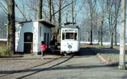 Zug mit Tw 352 an der Endhaltestelle Rottluff