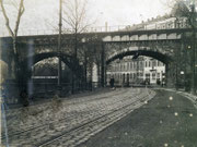 Das alte Eisenbahnviadukt vor dem neuen Eisenbahnviadukt an der Annaberger Straße