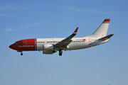 Mit Winglets und mit weißem Heck bei Norwegian.