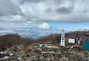 箱根の金時山、登山道には残雪あり。