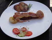 Hauptspeise: Miniburger drei Fleischvarianten und Grillkäse