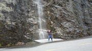 auf der Aussichtsplattform mit Wasserfall