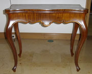 KT0560/ Spieltisch um 1850. Mahagoni, aufklappbar, H 76, B 85, T 43-86 cm, EUR 480.-