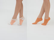 Sneakersokken Abby in 98% bio-katoen met 2% elastaan, per 2 paar verpakt, abrikoos en wit/abrikoos gestreept, Living Crafts, beschikbaar in de maten 35-38 en 39-42, prijs: 11,99 €