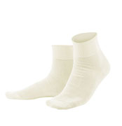 Sokken in 100% bio-katoen, naturel, Living Crafts, beschikbaar in de maten 35-36, 37-38, 39-40, 41-42, 43-44 en 45-46, prijs: 6,99 €