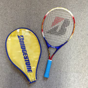 テニスラケット102　ジュニア　BRIDGESTONE 青カバー付き　590Ｈ　￥1,200