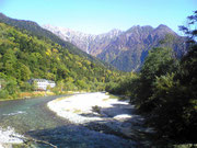 穂高連峰と梓川（上高地）