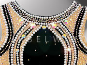 RSG Anzug aus Samt mit Perlen