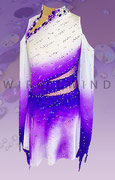 Kürkleid mit Farbverlauf und passenden Handschuhen