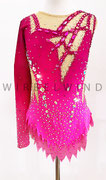 Kürkleid mit Farbverlauf und einseitigem Ärmel / Strass in Farbe und AB / Gr. 140-146/ Vorderansicht