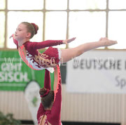 Kürkleider für Akrobatikduo
