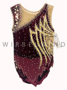 Kürkleid in weinrotem Samt mit Goldapplikationen und Meshrock, viele hochwertige Strass- und Annähsteine in Gold, Gr. 152 - 158. Vorderansicht