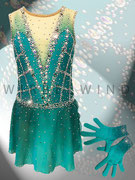 Kürkleid mit Fingerhandschuhen