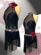 Kürkleid mit abnehmbarer Blütenbrosche