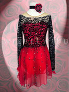 Kleid im `Carmenstil´, mit abnehmbarer Blütenbrosche für Halsband oder Haare, Gr.XS, Vorderansicht