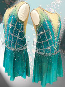 Kürkleid mit Fingerhandschuhen
