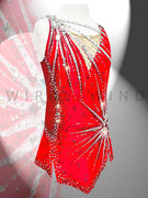 Kürkleid in Hellrot mit Applikationen in Holosilber, viele Strass- und Annähsteine / Gr. 152-158/ Seitenansicht