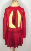 Kürkleid mit aufgenähten Bändern