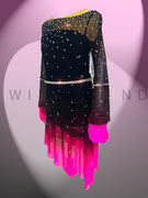 Kleid mit Farbverlauf Schwarz/Pink, gebauschter Ärmel am Handgelenk, Strassbänder, Gr. 164, Seitenansicht