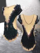 Elegantes Kürkleid aus dunkelgrauem Samt mit Marabufedern und Spiegelpailletten /Vorder- und Rückenansicht/ Gr. XS