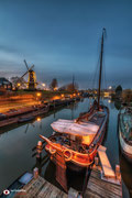 Nachtfotografie aan de Lingehaven in Gorinchem met historische schepen.