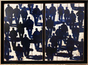 Diptyque abstrait contemporain de Suire Verley aux silhouettes fragmentées en bleu profond et blanc, composition texturée et rythmée