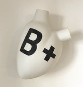 B+ "Be positive" Coeur en céramique- Fos ceramiche - céramique- galerie Gabel-Biot -designed by Pastore&Bovina