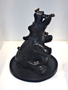 Hippo et papillons. sculpture en bronze de Philippe Berry H: 27cm L:23. 3/8 ex.galerie d'art Biot-Valbonne-Antibes