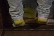 博多弁ほか九州では「つんばる」と言う状態のこの足。何かを探すための「つんばり」です。