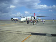 南西諸島を結ぶ飛行機はこのプロペラ機です